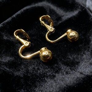 👑 Vintage Crown Trifari Gold-Tone Ball Clip Earrings 👑